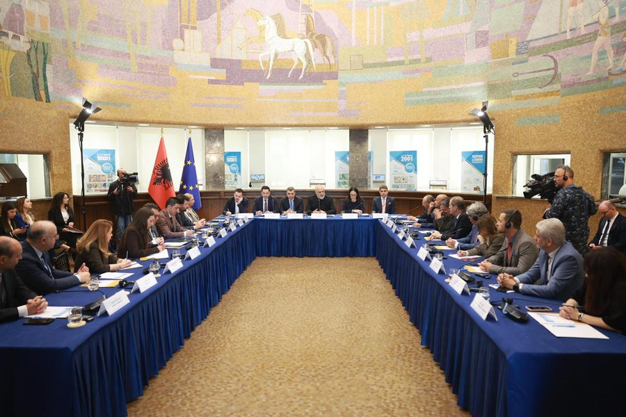 “Hapen dyer të reja!” Firmoset marrëveshja mes shtetit, bankave dhe sipërmarrjes! Rama: Të gjithë ata që kanë biznese të vogla dhe të mesme do përfitojnë kredi me interes minimal