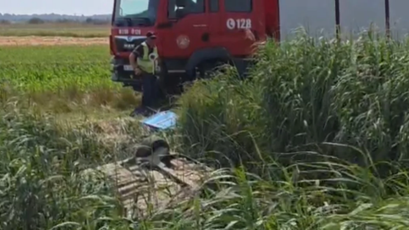 Aksident i rëndë në Darëzezë! Makina del nga rruga dhe përfundon në kanal, ndërron jetë drejtuesi (VIDEO)