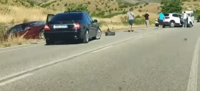 Përplasen tre automjete pranë Vasjarit në Tepelenë, disa të lënduar lehtë