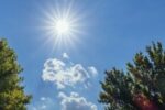 Parashikimi i motit/ Temperaturat arrijnë deri në 31°C, reshje në disa qarqe