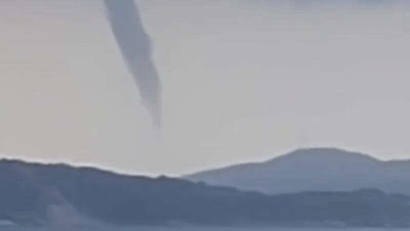 Tornado në Ksamil, fenomeni i rrallë atmosferik tërheq vëmendjen e pushuesve