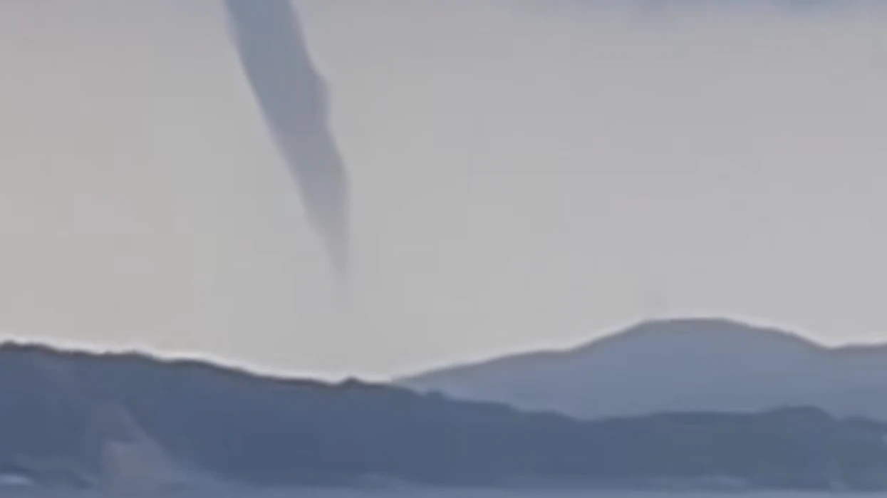Tornado në Ksamil, fenomeni i rrallë atmosferik tërheq vëmendjen e pushuesve
