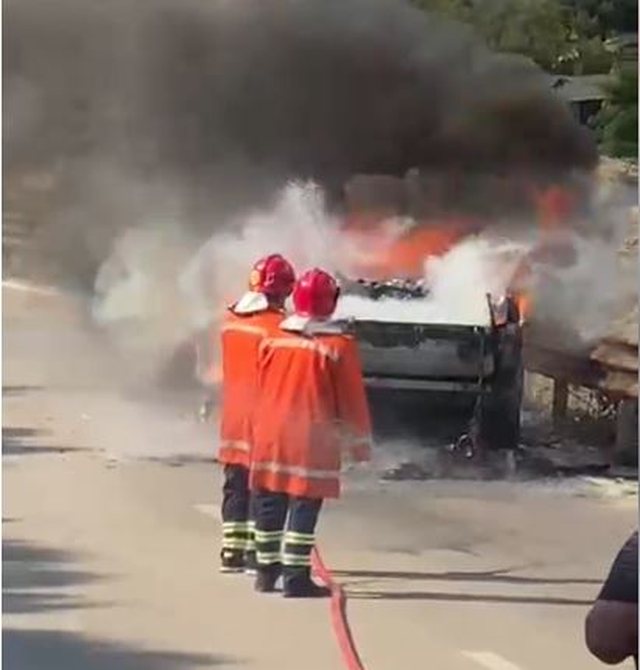 Në aksin Kuç-Qeparo, Shkrumbohet një automjet