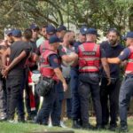 Tensione para Kuvendit, policia shoqëron disa protestues