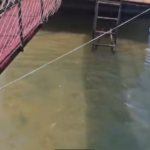 Sarandë, Ujërat e zeza derdhen në det, afër plazhit publik dhe shëtitores (VIDEO)