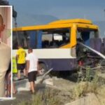 Aksidentimi i autobusit në autostradë, shoferi dyshohet se pësoi arrest kardiak!