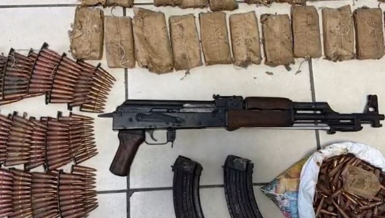 Pogradec/ Sekuestrohen armë dhe municion luftarak në dy banesa, arrestohet 44-vjeçari