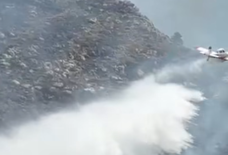 Ministri Nufi: Falë angazhimit të jashtëzakonshëm, është bërë e mundur shuarja e pjesës më të madhe të vatrave të zjarrit në Dukat të Vlorës (Video)