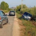 Aksident në aksin Lushnjë-Berat, makina përmbyset në kanal, plagoset një pastor i huaj