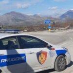 Aksident në Vlorë-Orikum, “Audi” përplas këmbësoren me foshnjën 3-muajshe, mrekullisht shpëtojnë të dyja!