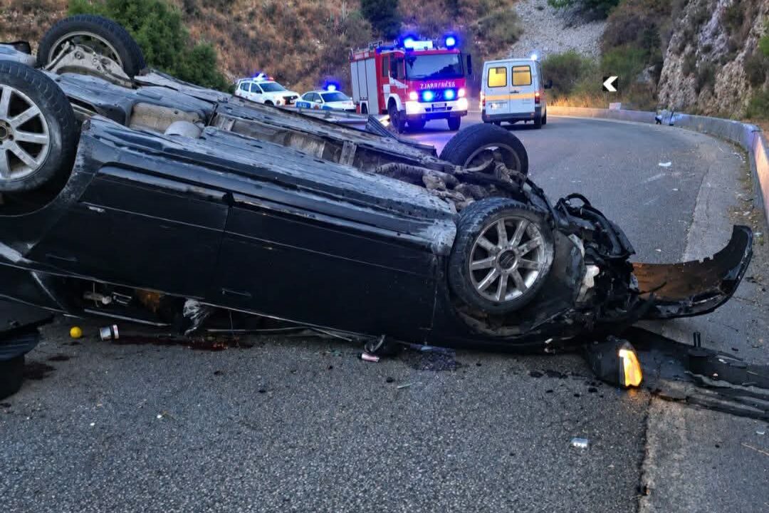 Aksident i rëndë në Porto Palermo/ Përmbyset automjeti