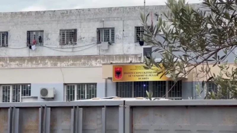 6 celularë në burgun e Durrësit, dyshohet se u përkasin të dënuarve