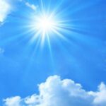 Moti\ Dita e sotme me alternime kthjellimesh dhe vranësira mesatare