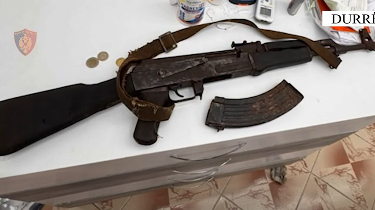 Kanosi me kallashnikov 69-vjeçarin pas një konflikti, arrestohet 36-vjeçari në Durrës!