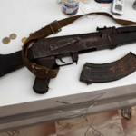 Kanosi me kallashnikov 69-vjeçarin pas një konflikti, arrestohet 36-vjeçari në Durrës!