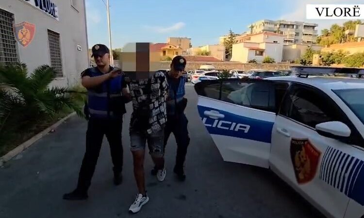 Vlorë/ I gjendet kallashnikov pa leje në banesë, arrestohet 29-vjeçari