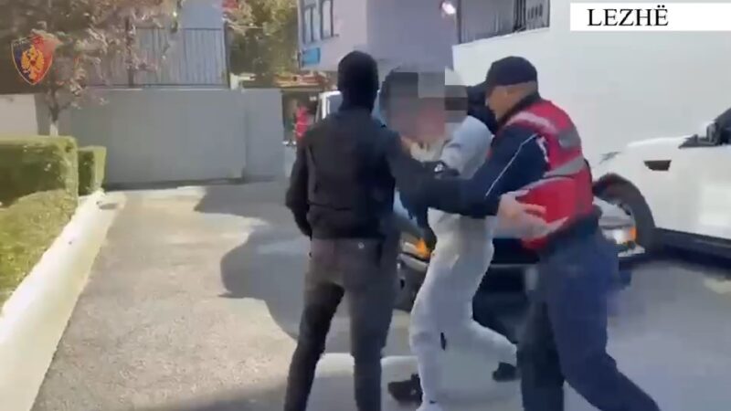 Operacioni “Blindi” në Laç/ Arrestohen dy persona, lëviznin me BMW të blinduar, sekuestrohen drogë, jelek antiplumb dhe shpatë