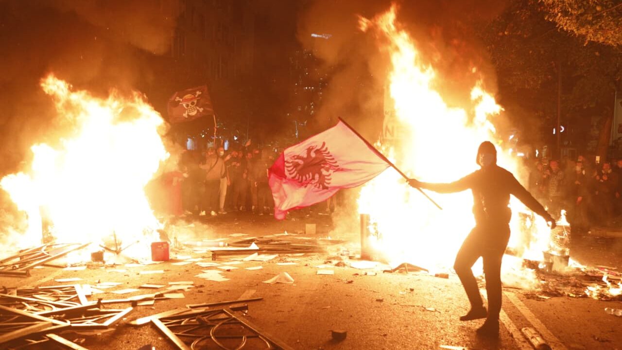 Protesta e studentëve para Ministrisë së Arsimit, arrestohen 16 persona nga policia