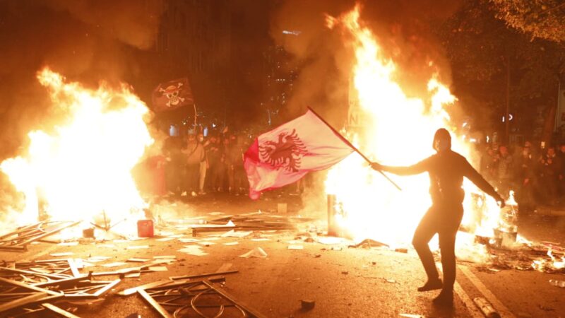 Protesta e studentëve para Ministrisë së Arsimit, arrestohen 16 persona nga policia