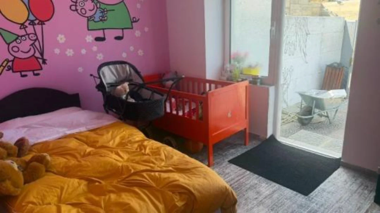 Greta Gjoci lirohet nga qelia, kthehet në banesë me foshnjën